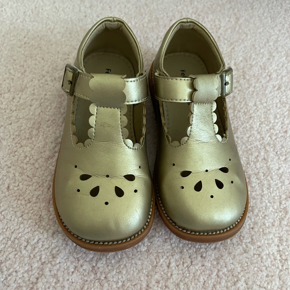 Gold toddler 9 shoe